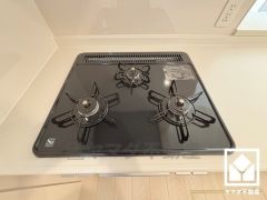 玄関にはたっぷりの収納スペースを完備。靴やアウトドア用品もすっきり収まり、いつでも整った空間に。