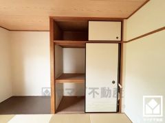 押入にはお客様用の座布団や寝具も収納可能です。