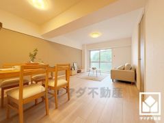 広々15.1帖のLDKが魅力。家族全員がリラックスできる、ゆったりとした快適リビングで温かい団らんの時間を。