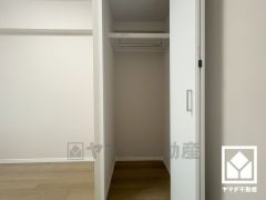 クローゼットは奥行きがあるので、収納力も申し分ありません。