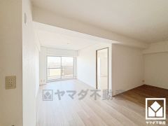 広々16.3帖のLDKが魅力。家族全員がリラックスできる、ゆったりとした快適リビングで温かい団らんの時間を。