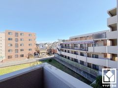 田畑が多く残る穏やかな街並みです。閑静な住宅地にあり、静かな環境で落ち着いた生活をお送りいただけます。