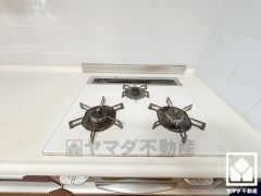 家族のごはん作りがはかどる。同時調理ができる3口コンロ付き。