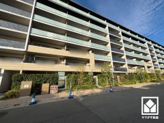 室内洗濯機置場がございますので、天候に左右されず洗濯していただけます。