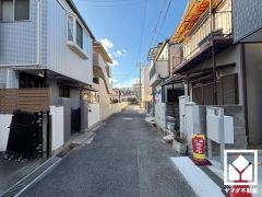 阪急電鉄伊丹線・神戸線「塚口」駅まで徒歩約18分の立地。「サンディ尼崎三反田店」まで徒歩10分、「立花小学校」まで徒歩4分など、毎日の通勤・通学だけでなく、日常のお買い物まで利便性に優れています。