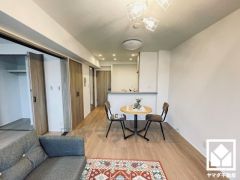 シンプルで美しいデザインのリビングが、毎日の生活に彩りを添える。