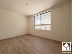 約6帖の洋室です。お子様のお部屋などにも丁度良い広さです。