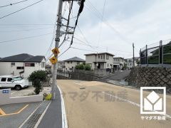 阪急電鉄甲陽線「苦楽園口」駅まで徒歩約15分、3沿線利用可能な立地。「関西スーパー広田店」まで徒歩10分など、毎日の通勤・通学だけでなく、日常のお買い物や、休日のお出かけまで利便性に優れています。