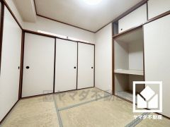 和の趣と現代の快適さを兼ね備えた空間。開放的にも、落ち着いたプライベート空間にもなる和室の魅力をぜひ。