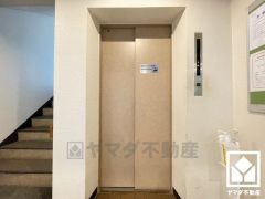 スムーズな移動を叶えるエレベーター。忙しい朝も快適に、ストレスフリーな暮らしをサポート。