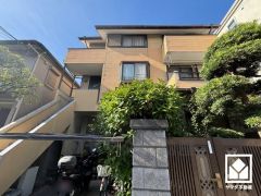 広々23.8帖のLDKが魅力。家族全員がリラックスできる、ゆったりとした快適リビングで温かい団らんの時間を。プライバシー・採光に配慮された2階リビングです。