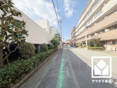 南向きバルコニーで陽当たり、風通し良好。奥行きもあり広々としているため、お洗濯物をたっぷりと干す事ができます。