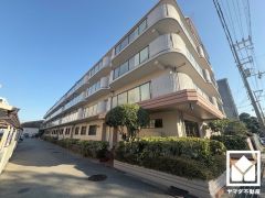 玄関にはシューズボックスを完備。家族の靴もしっかり収納できるので、玄関がいつも片付き、気持ちよくお客様を迎えられます。ご成約でヤマダポイントプレゼント中です。お問合せお待ちしております。