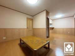 シンプルで美しいデザインのリビングが、毎日の生活に彩りを添える。