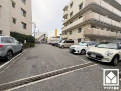 敷地内に駐車場を完備。重い荷物や雨の日の移動もスムーズで、快適なカーライフを実現。