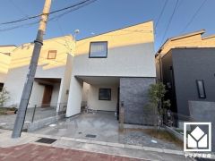 室内洗濯機置場がございますので、天候に左右されず洗濯していただけます。