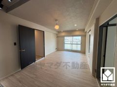 明るい光の差し込むLDKはゆったりとした家族団欒の場に。
