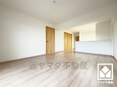 シンプルで美しいデザインのリビングが、毎日の生活に彩りを添える。