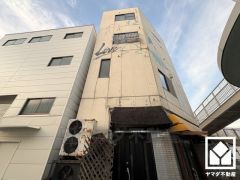 キッチンは空間を有効活用できる壁付けタイプ。