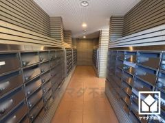 集合ポストが備わっています。鍵付きなので安心です。