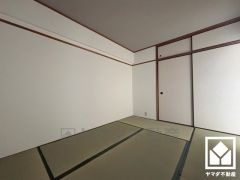 客間にも、ワークスペースにも、家族のくつろぎ空間にも。暮らしに寄り添う、自由に使える和室。