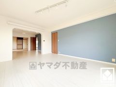 広々18帖のLDKが魅力。家族全員がリラックスできる、ゆったりとした快適リビングで温かい団らんの時間を。