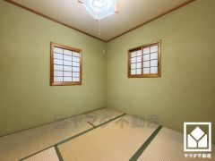 約4.5帖の和室です。独立したお部屋なので客間としてもお使いいただけます。