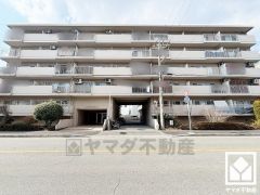 白を基調とした清潔感のある外観。帰るたびに安心感を感じられる佇まい。