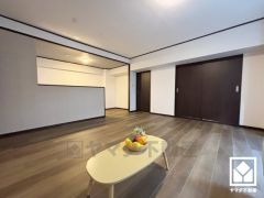 シンプルで美しいデザインのリビングが、毎日の生活に彩りを添える。