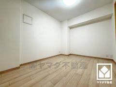 中央洋室です。全居室フローリングでお掃除ラクラクです。