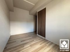 約5.3帖の洋室です。お子様のお部屋などにも丁度良い広さです。