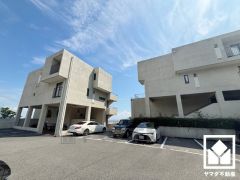 自然と調和するデザインが魅力。四季折々の風景に溶け込む、心地よい住まい。