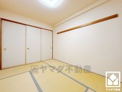 リビングに隣接しており、一体利用も可能です。子どもの遊び場、お昼寝スペース、家族のくつろぎ空間にも。和室があると、暮らしの幅がぐんと広がる。