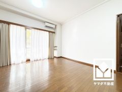 自然光を取り込む、開放感あふれる暮らし。隅々まで光が降り注ぎ、明るく心地の良い空間。