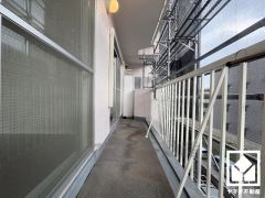 南向き・東向きの2面バルコニーで陽当たり、風通し良好。バルコニーが2か所ございますので、お洗濯物をたっぷりと干す事ができます。