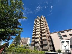 南北両面バルコニーで陽当たり、風通し良好。広々バルコニーでお洗濯物をたっぷりと干す事ができます。