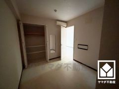 収納付きなので、スッキリとした空間を維持できます。