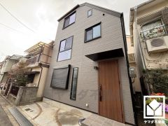 閑静な住宅街にあり、静かな環境で落ち着いた生活をお送りいただけます。