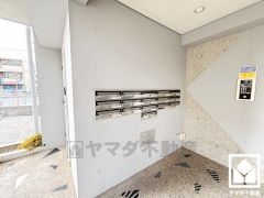 集合ポストが備わっています。鍵付きなので安心です。