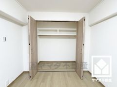 新たに家具を買わなくても良いので、ハンガーパイプ付きのクローゼットは嬉しいですね。