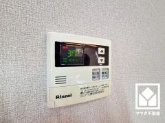 ボタン1つで自動でお湯張りができる自動給湯リモコンです。