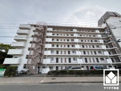 リビングにアコーディオンドアの洋室が隣接しており、一体利用も可能です。