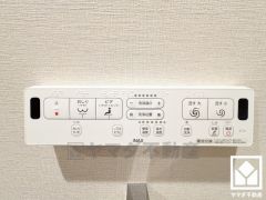 温水洗浄便座付きで、季節を問わずいつでも温かい便座をお使いいただけます。