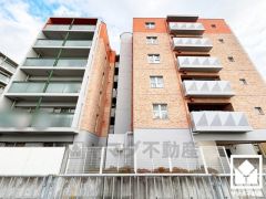 「業務スーパー塚口店」まで徒歩6分、複合商業施設「塚口さんさんタウン」まで徒歩9分など、お買い物施設が徒歩圏内に複数あり便利な住環境です。