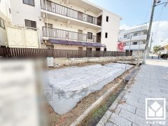 阪神電鉄本線「香櫨園」駅まで徒歩約6分、JR東海道本線「さくら夙川」駅まで徒歩約15分、阪急電鉄神戸線・甲陽線「夙川」駅まで徒歩約18分の立地。