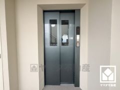 スムーズな移動を叶えるエレベーター。忙しい朝も快適に、ストレスフリーな暮らしをサポート。