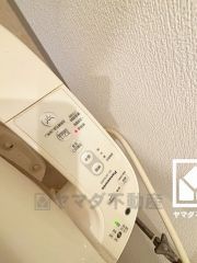 温水洗浄便座付きで、季節を問わずいつでも温かい便座をお使いいただけます。