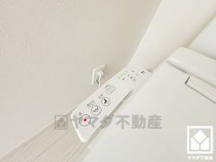温水洗浄便座付きのトイレが1階と2階にあるので、朝の忙しい時間にも混雑せず快適です。