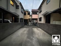 駐車スペース確保。重い荷物や雨の日の移動もスムーズで、快適なカーライフを実現。