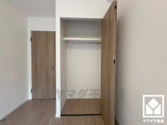 新たに家具を買わなくても良いので、ハンガーパイプ付きのクローゼットは嬉しいですね。